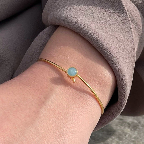 Koulè bangle with peach moonstone