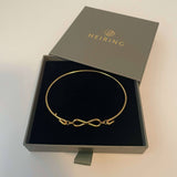 Armring med uendelighedstop og hjerte charm