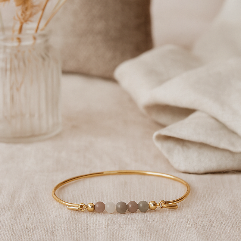 Bangle with mix moonstone top