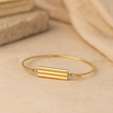 Bangle with row top