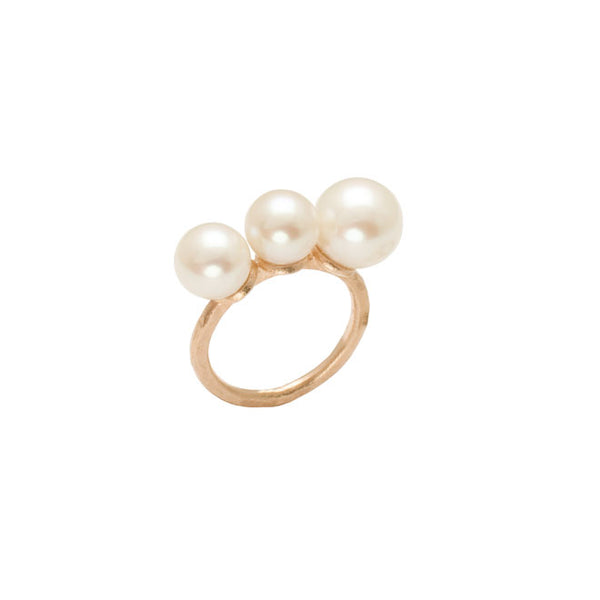 Ring with 3 pearls