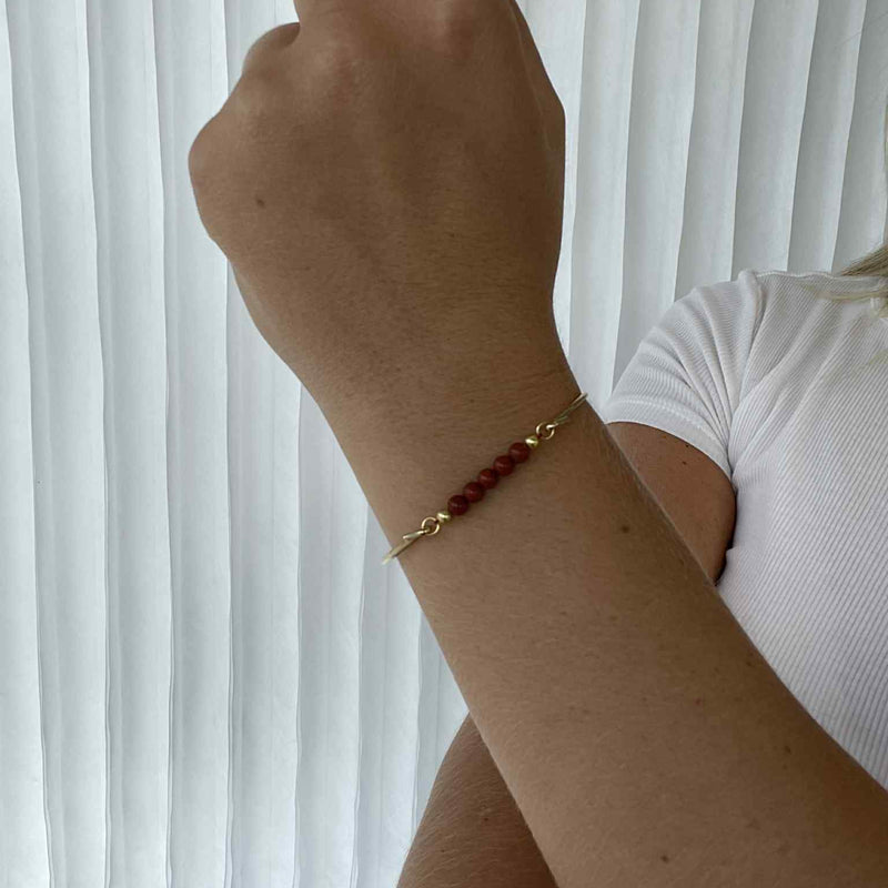 Armring med rød jasper top