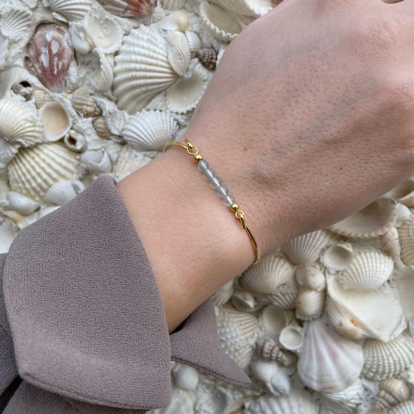 Armring med akvamarin og mini shell charm