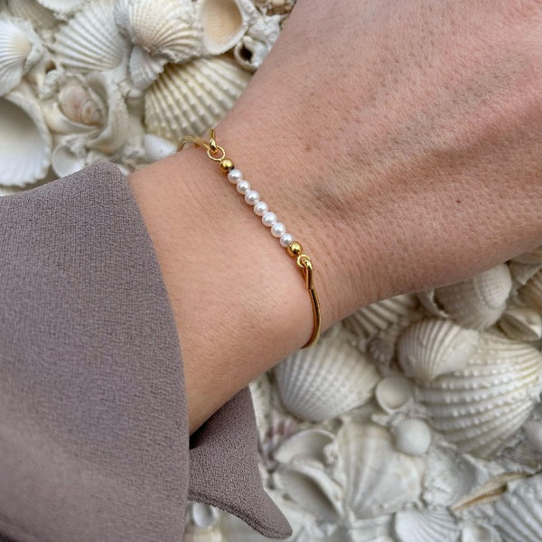 Bangle with 3mm Pearls top