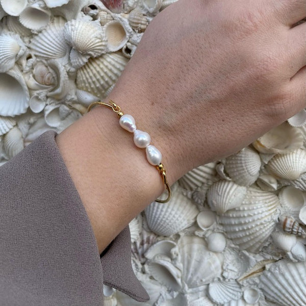 Bangle with Baroque pearl top