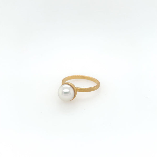 Warna ring with pearl