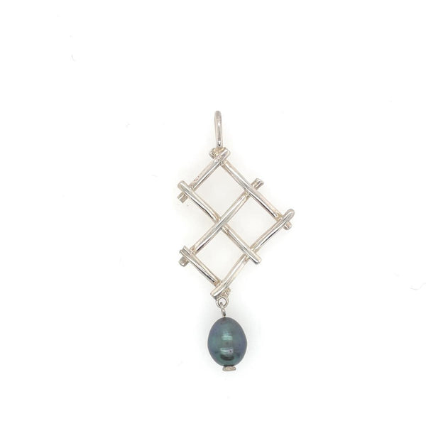 Pendant with pearl