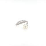 Simplicity ring with pearl