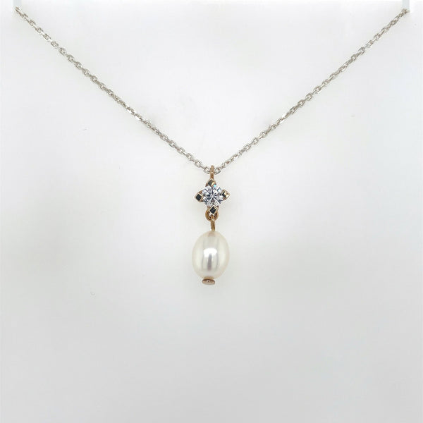 Pendant in 14K with pearl and zirconia