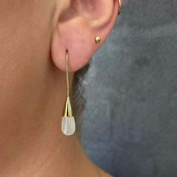 Earring with white moonstone