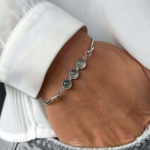 Bangle with grey moonstone Koulè top