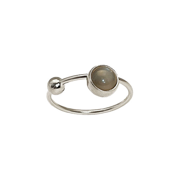 Koulè Ring mit grauem Mondstein und Kugel