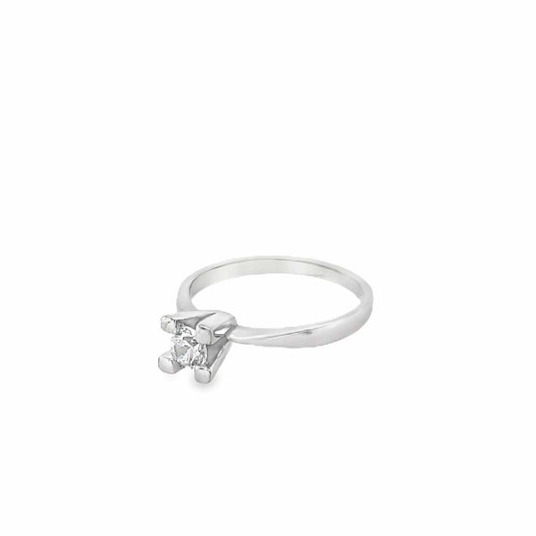 Ring with zirconia in 14 kt.