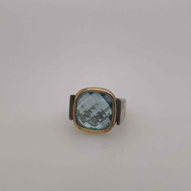 Ring with sky blue topaz