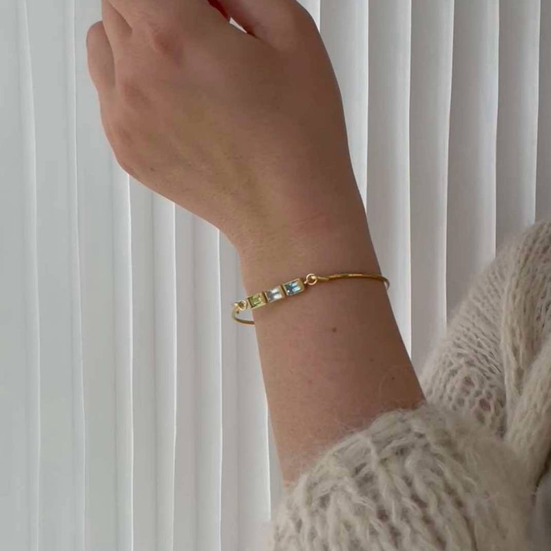 Bangle with mixed Square top