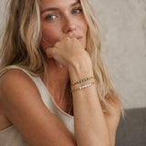 Multi armring i silver med Vit howlit topp