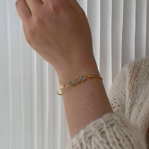 Bangle with grey moonstone Koulè top