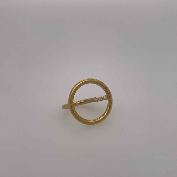 Angle ring with diamonds