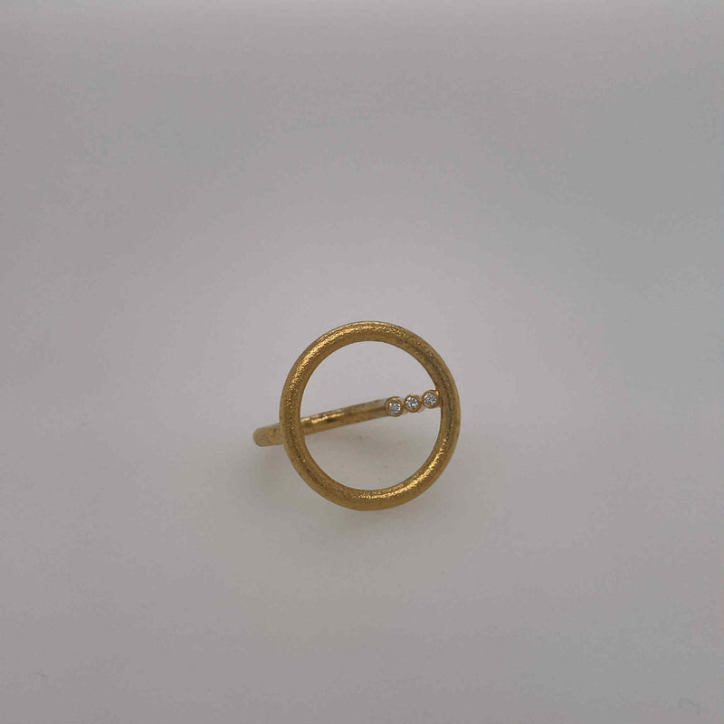 Angle ring with diamonds