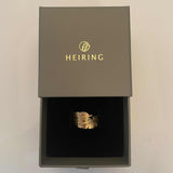 Fjer ring mellem