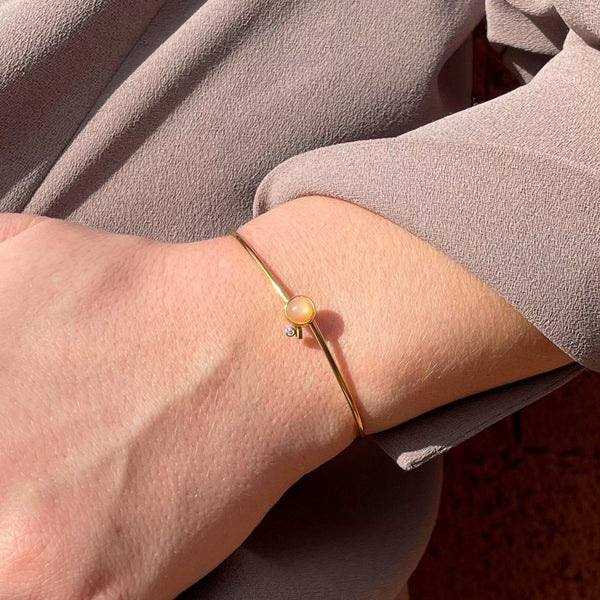 Koulè bangle with peach moonstone and diamond