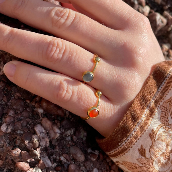 Koulè ring with agate and bullet