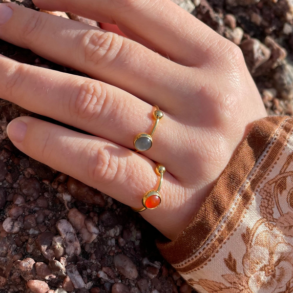 Koulè ring with grey moonstone and bullet