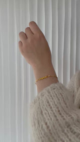 Armring med pyramide top