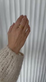 Simple lines ring