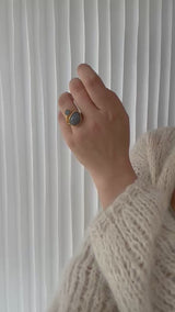 KOLO Ring mit grauem Mondstein und Angelit