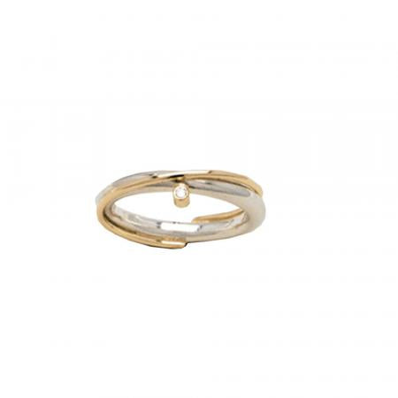 Ring with gold thread and diamond