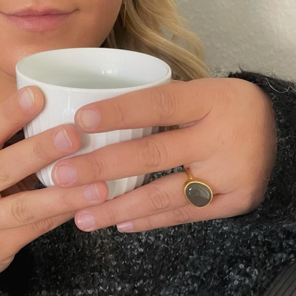 KOLO Ring with Grey moonstone