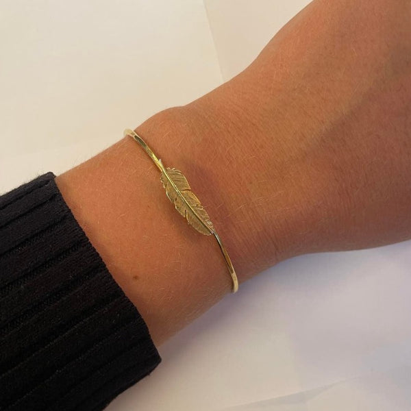 Feather bangle