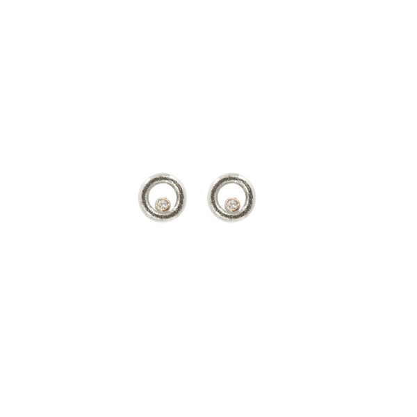 Angle earring with diamond