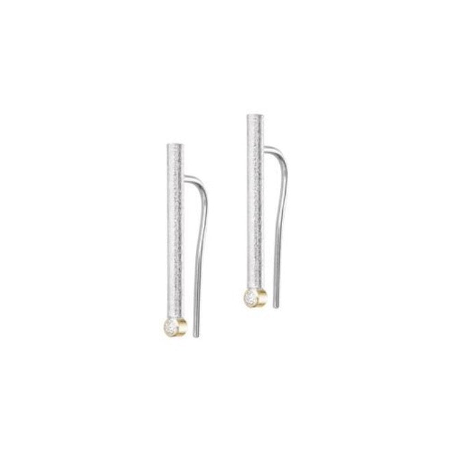Ease earring with diamond