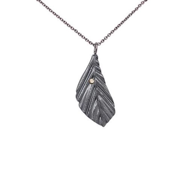 Faggio pendant medium with diamond